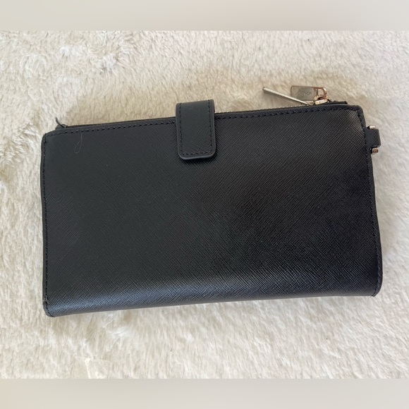 Michael Kors Wallet GUC - Picture 8 of 9